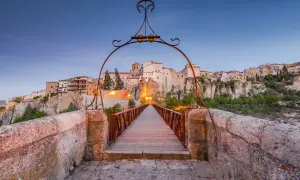 Puente de San Pablo y Casas Colgadas, un imprescindible que ver en Cuenca al atardecer.