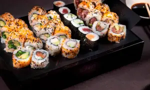 Variedad de sushi fresco y delicioso, ideal para disfrutar en el mejor restaurante japonés de Zaragoza.