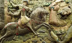 Relieve de San Jorge luchando contra el dragón, con la princesa a salvo. Una escena épica de España.