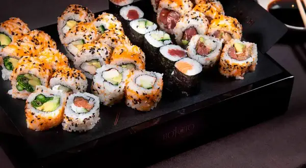 Variedad de sushi fresco y delicioso, ideal para disfrutar en el mejor restaurante japonés de Zaragoza.