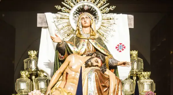 Virgen con Cristo muerto en brazos, parte de la procesión de los gitanos Zaragoza.