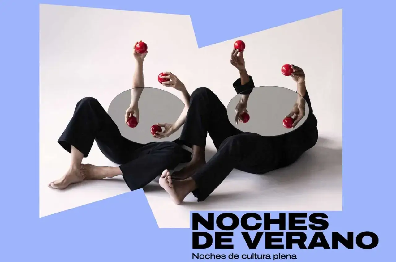 Manos con manzanas rojas reflejadas en espejos, parte de la campaña