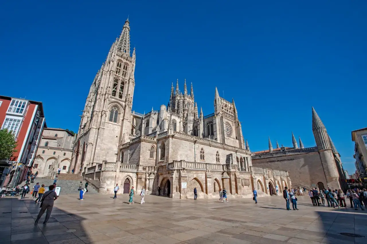 La Catedral de Burgos, joya del gótico, es un imprescindible que ver en Burgos y alrededores.